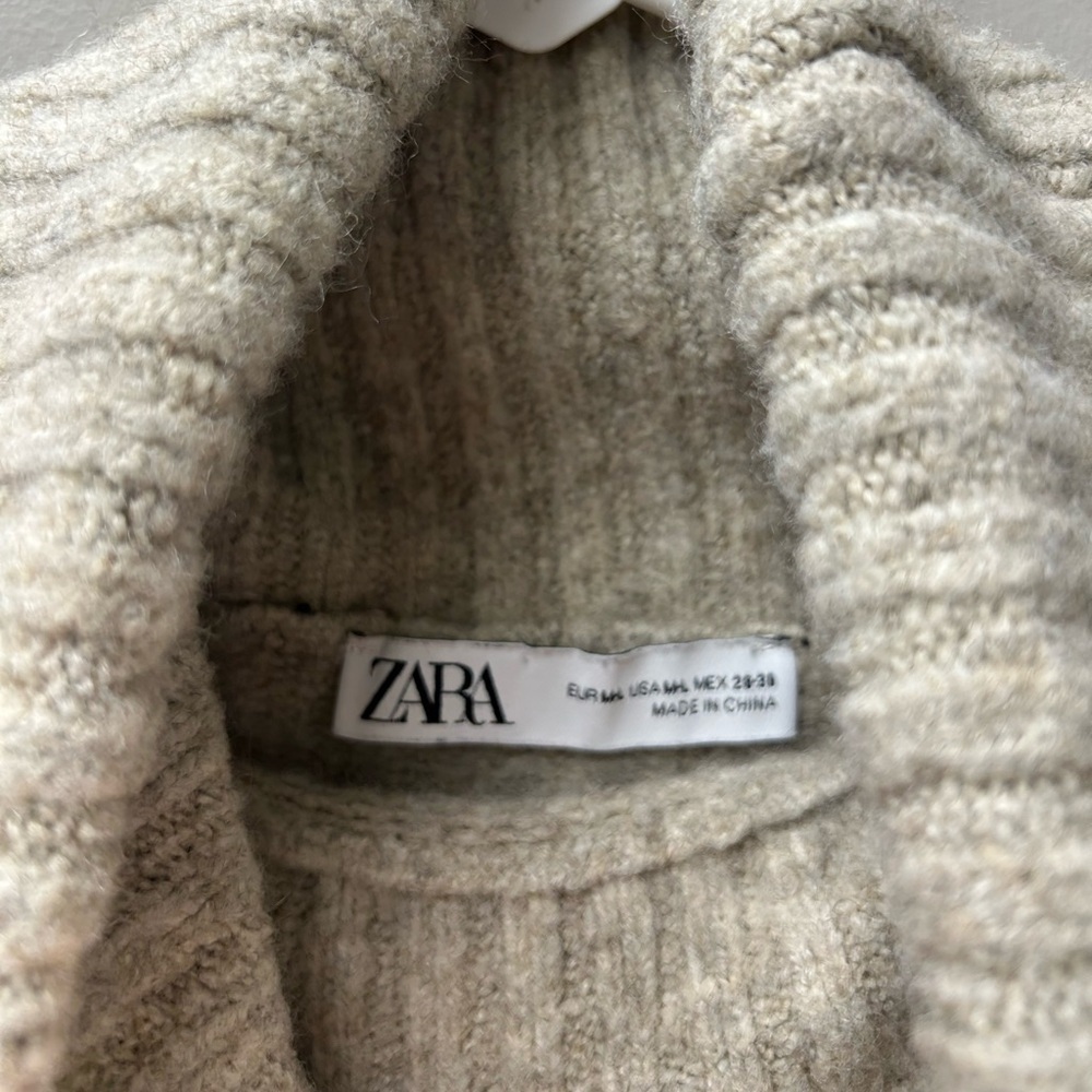 Zara Women’s Light Brown Turtleneck‎ Sweater - Picture 4 of 5